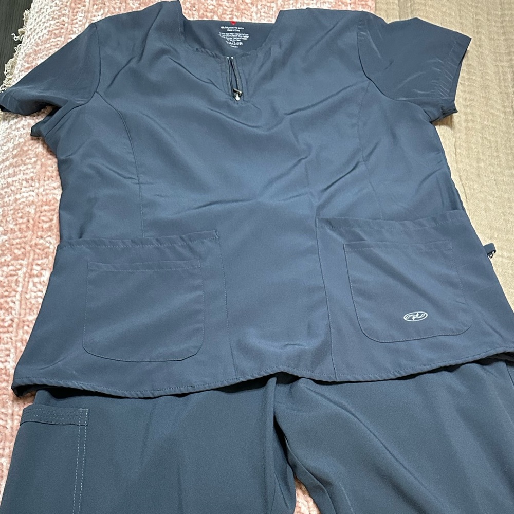 Gray/ blue scrub medium top and bottom - Picture 3 of 3